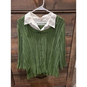 Green collared sweater with 3/4 sleeves